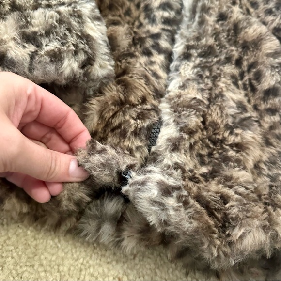 Liv & Lottie Leopard Print Faux Fur Coat - Picture 4 of 5